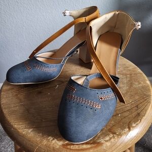 Cute heels!  I wish I could wear them!